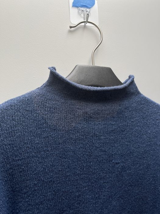 Niebieski wiskozowy sweter z półgolfem