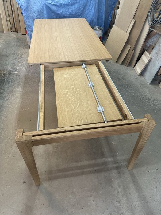 Stół dębowy z mozliwoscią rozkladania.