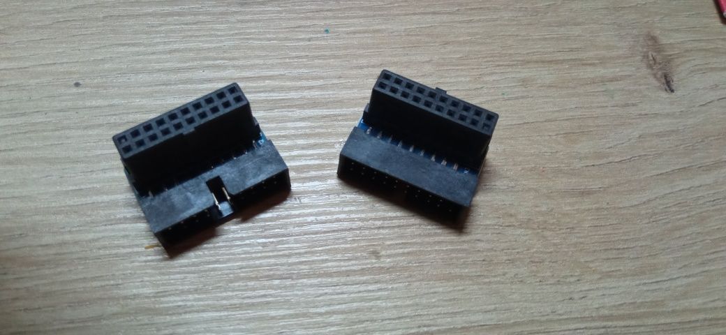 Złącze kątowe do gniazda USB 3.0