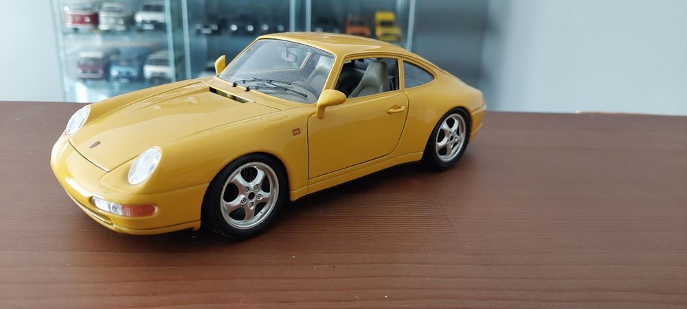 Model 1:18 Porsche 911 Carrera 1993 Bburago