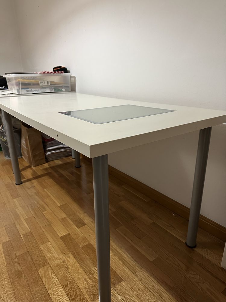 Mesa de escritorio / secretaria / mesa de luz