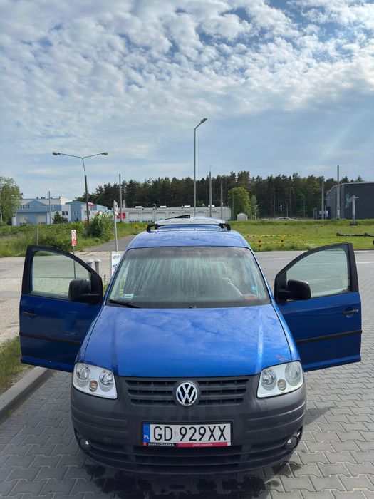 Caddy 1.6 7os  gaz klima hak nowy aku gotowy do jazdy