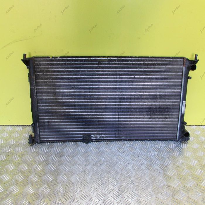 Радіатор 2.5 дизель Renault Trafic 2 G9U Трафик Виваро Радиатор Т2