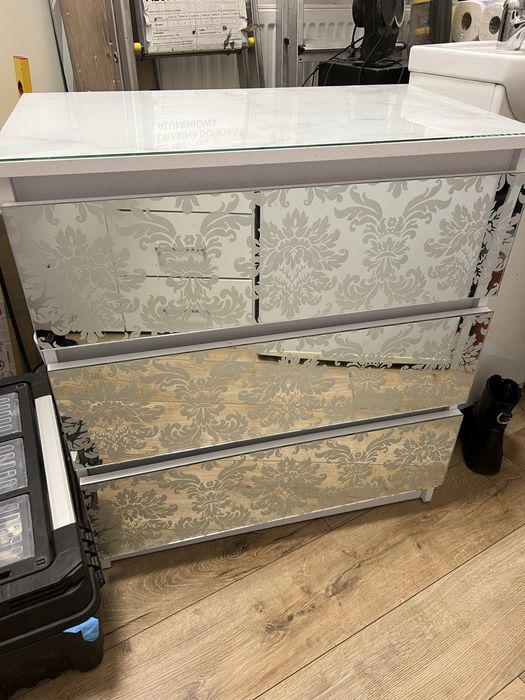 Lustrzana komoda glamour