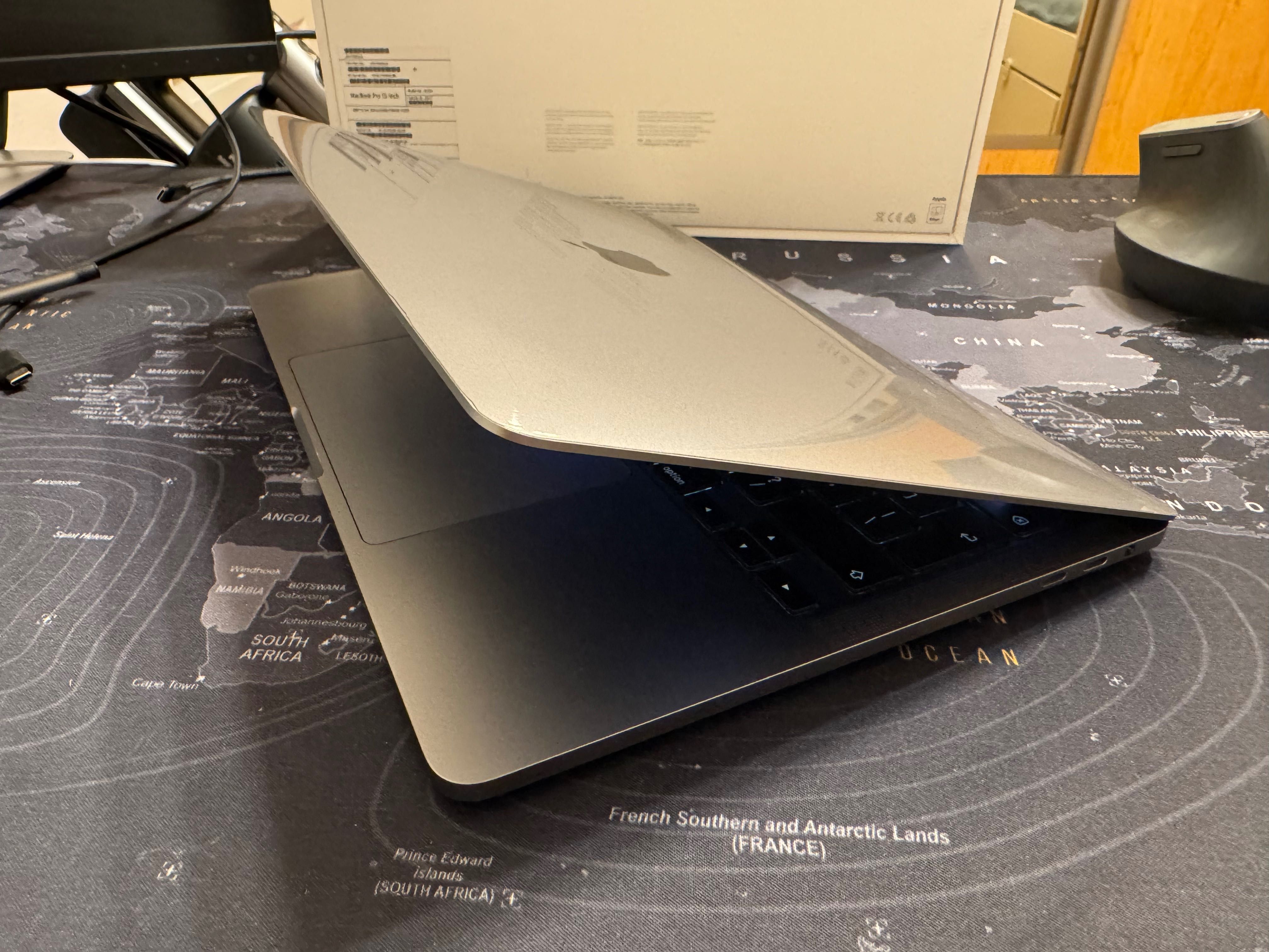 MacBook Pro 13,3' A2251 i7 32GB 2TB MacOS Tahoe Office H&B 2024