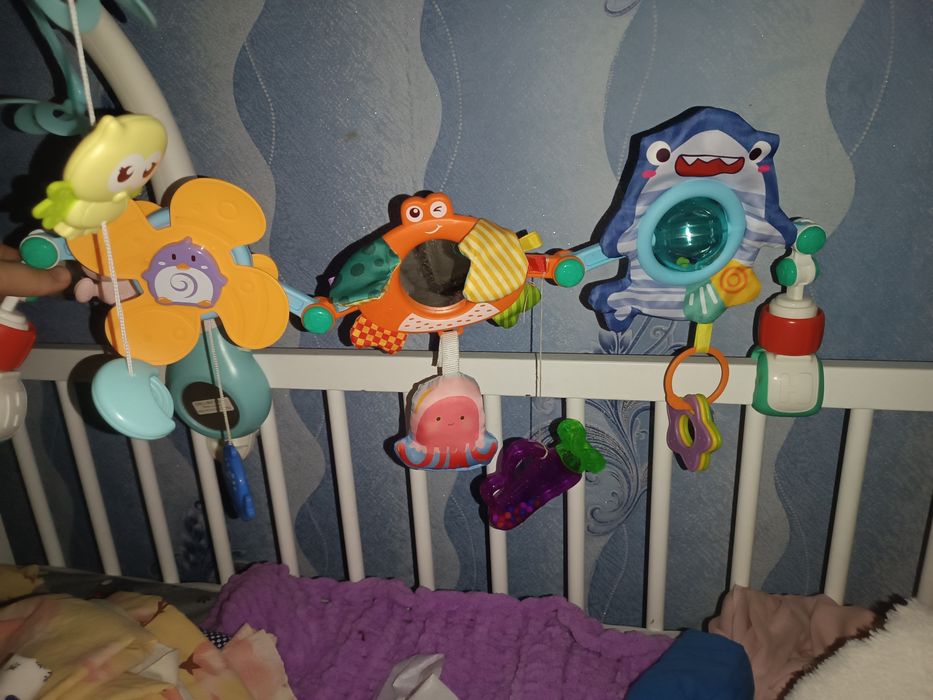 Продам дитячий мобіль на ліжко, дугу на коляску