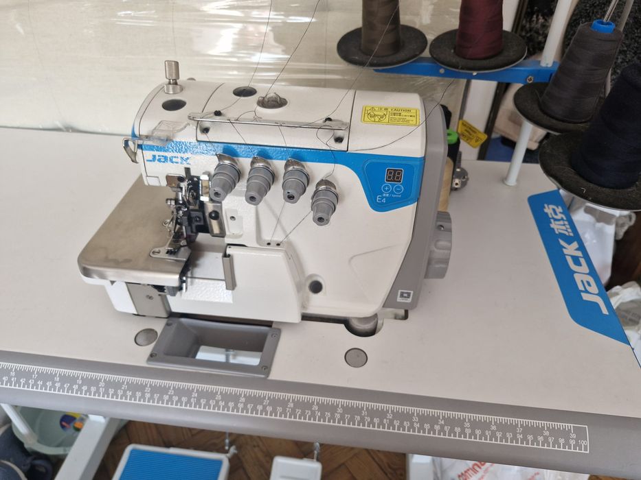 Vendo 2 máquinas de costura em perfeito estado