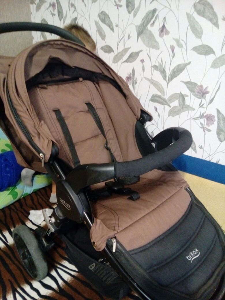 Продам коляску Britax