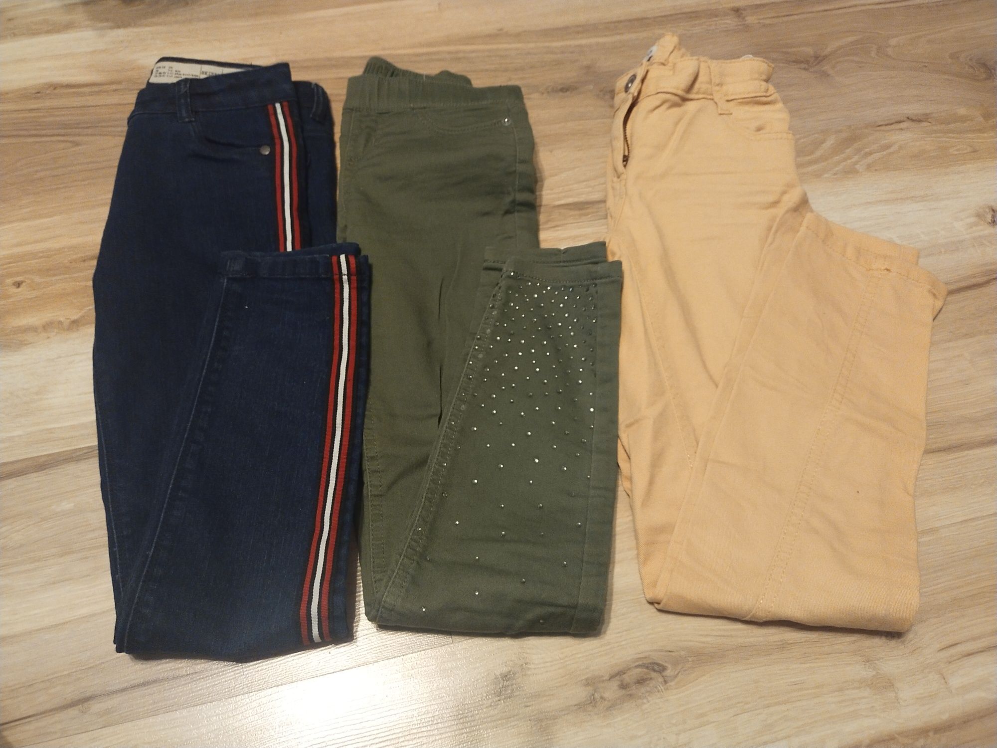 Zestaw ubranek dla dziewczynki, romlzmiar 140, bluzy, spodnie, swetry