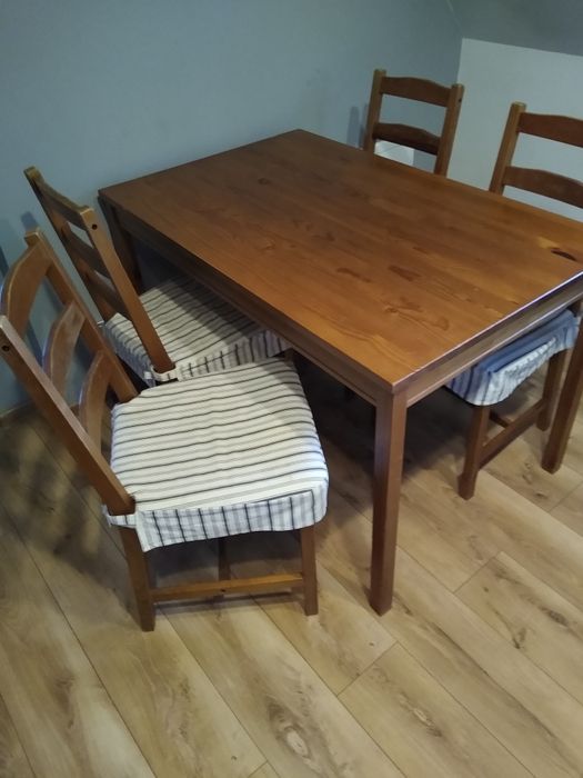 Stół + 4 krzesła