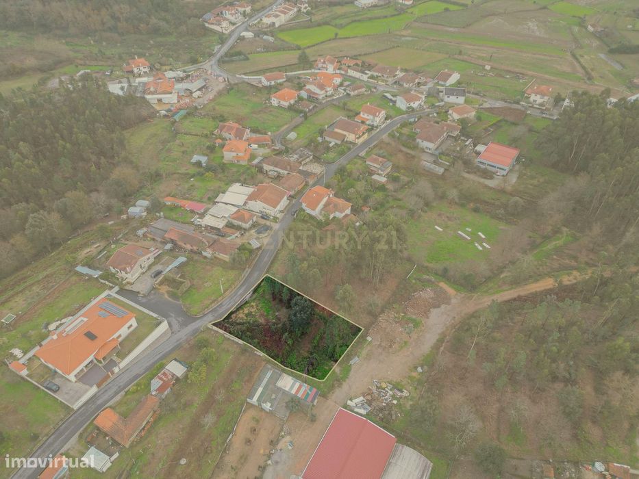 Terreno com 1.400m2 em Oliveira - Barcelos