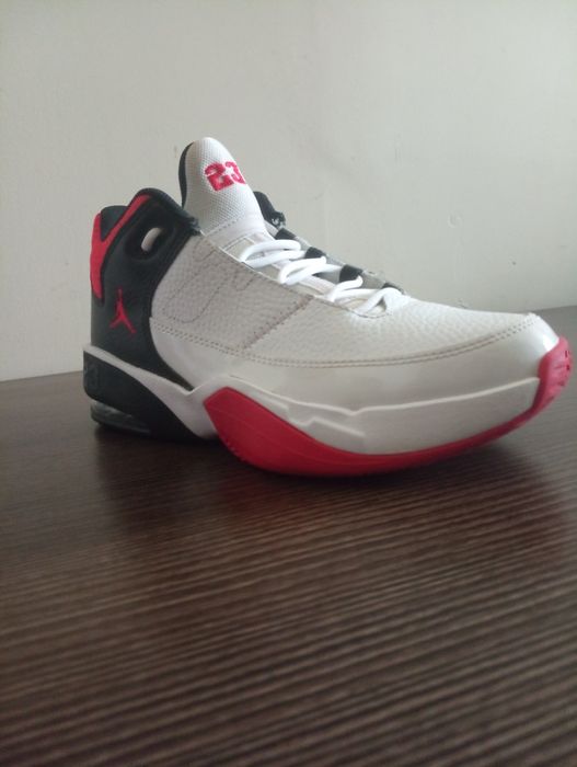 Nike Air Jordan Max Aura 3 WHITE FIRE RED