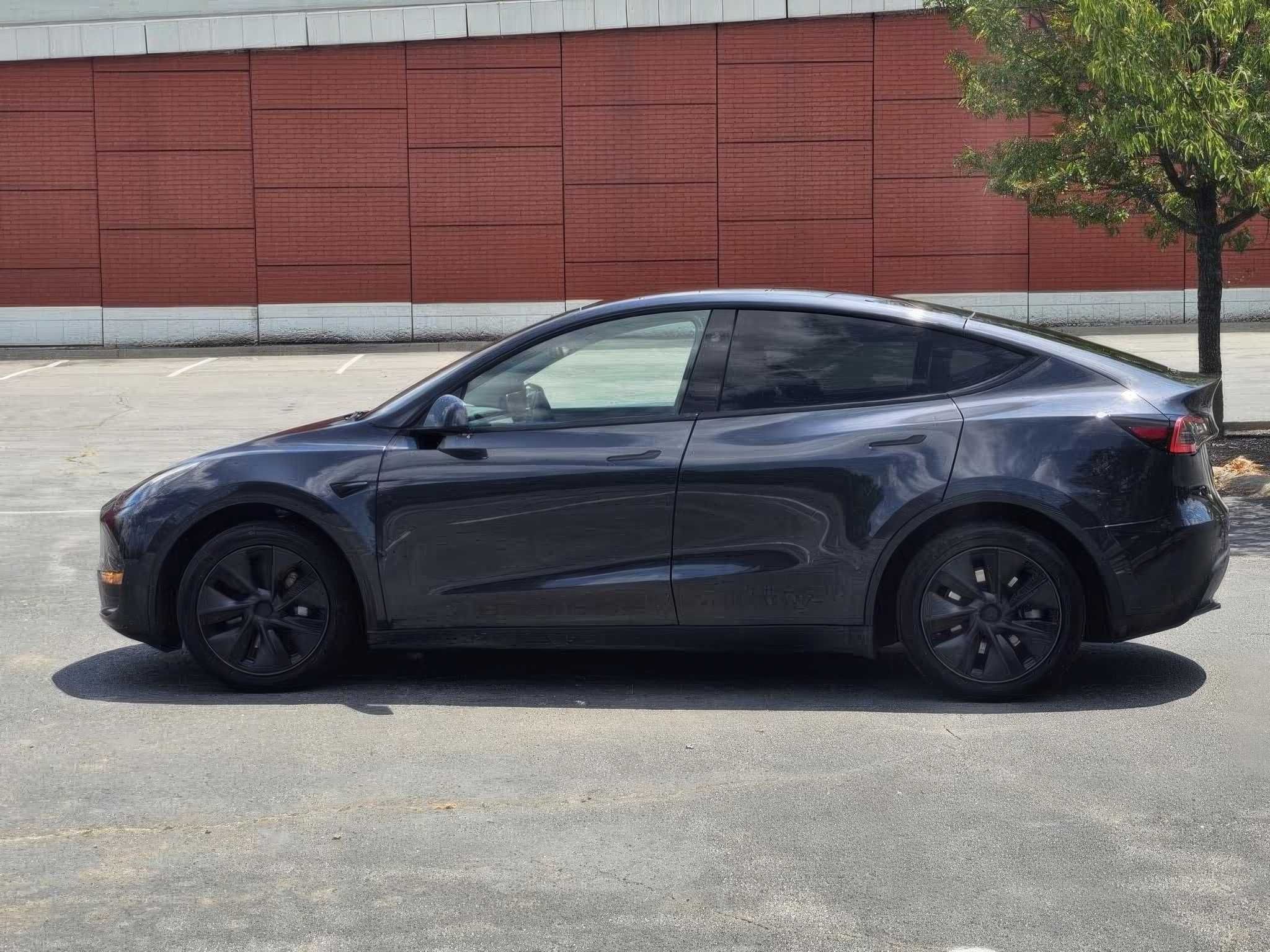 2025 Tesla Model Y Long Range AWD