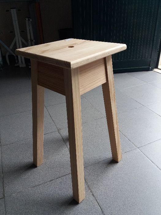 Banco em pinho natural