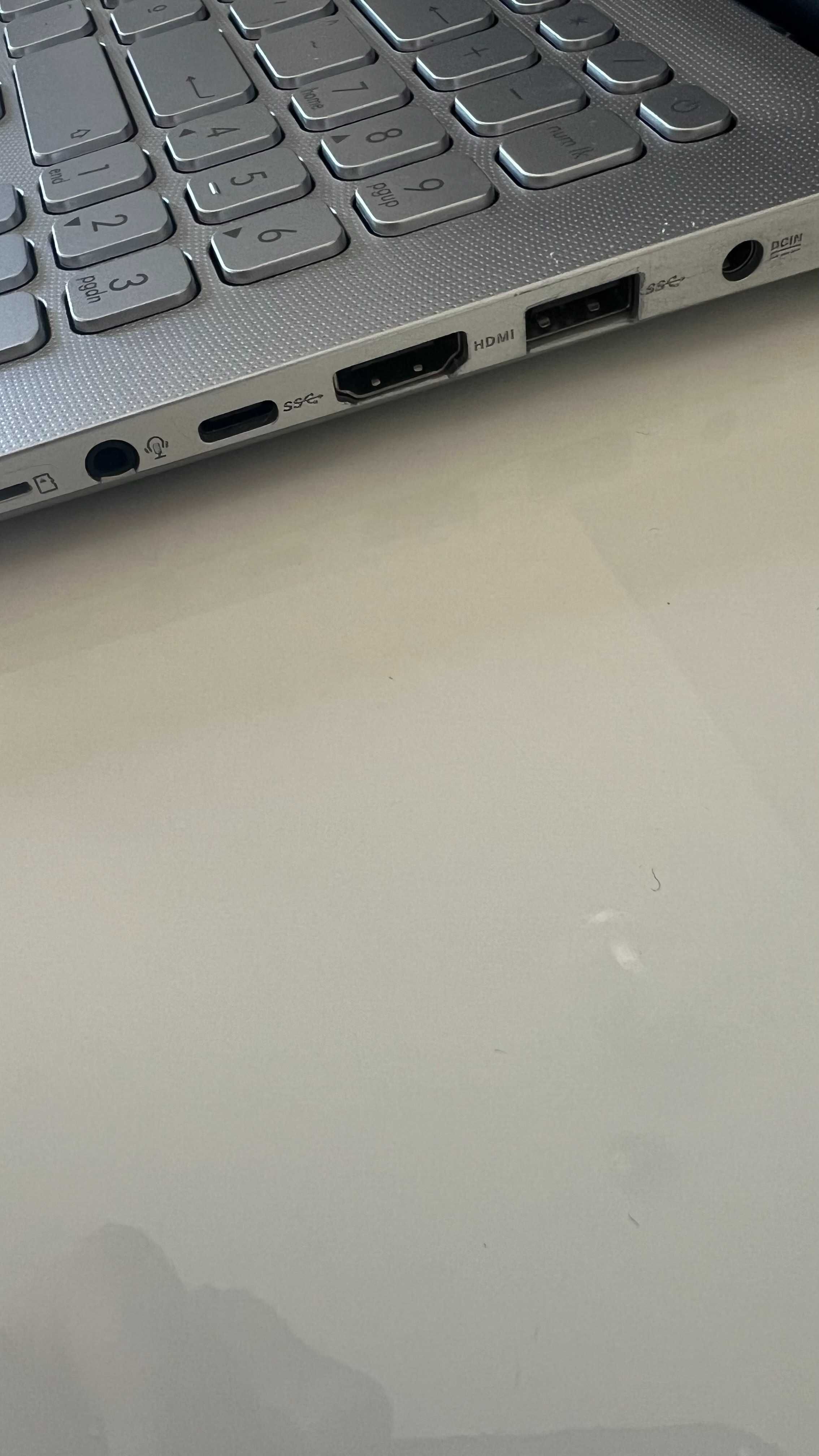 Portátil Asus Vivobook