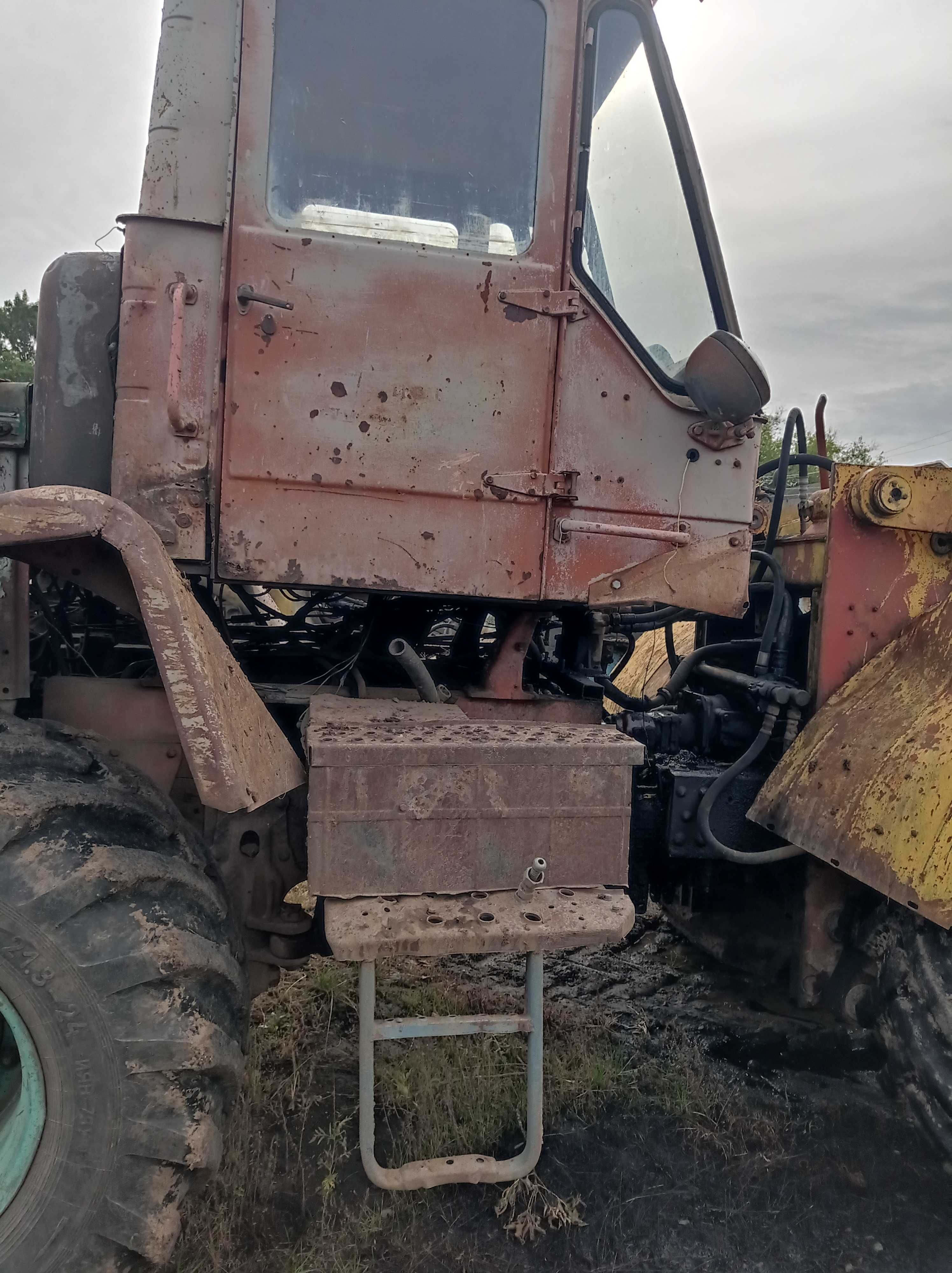 Трактор навантажувач ХТЗ Т-156 двигун Д-260.4