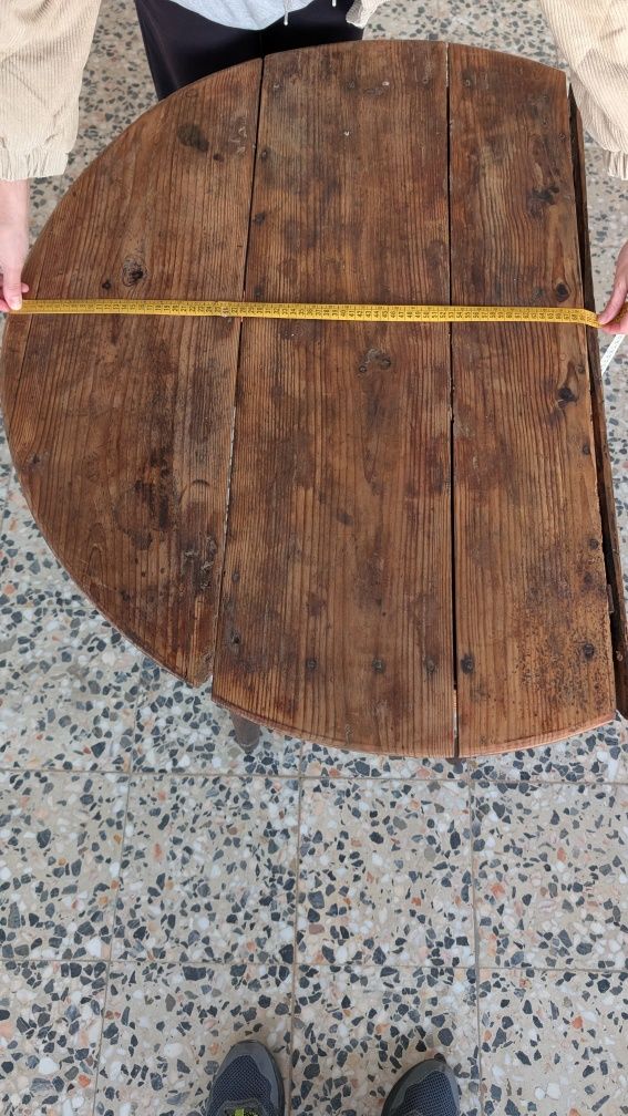Mesa de jantar com mais de 100anos muito antiga