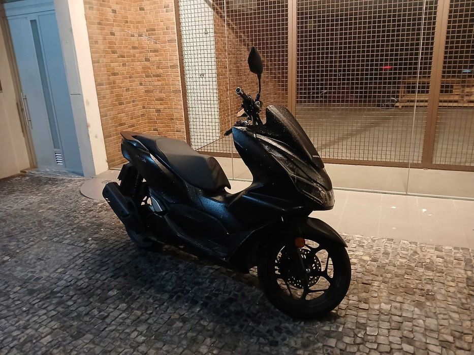 Aluguer de  Moto PCX 125.