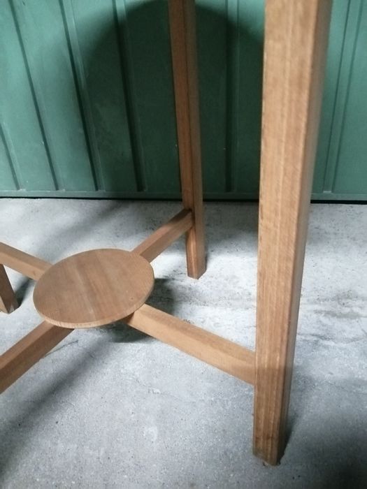 Mesa redonda senhorinha