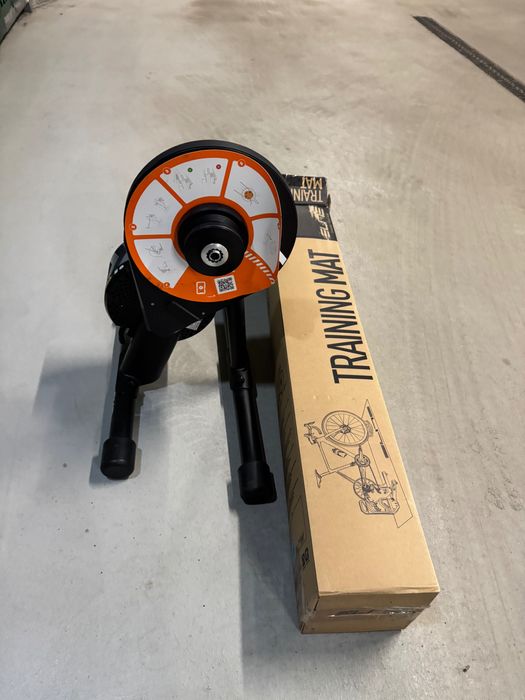 Trenażer Wahoo Kickr Core+ mata wyciszająca