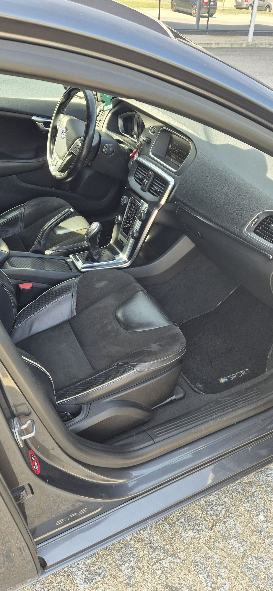 Volvo v40 R-Design D2