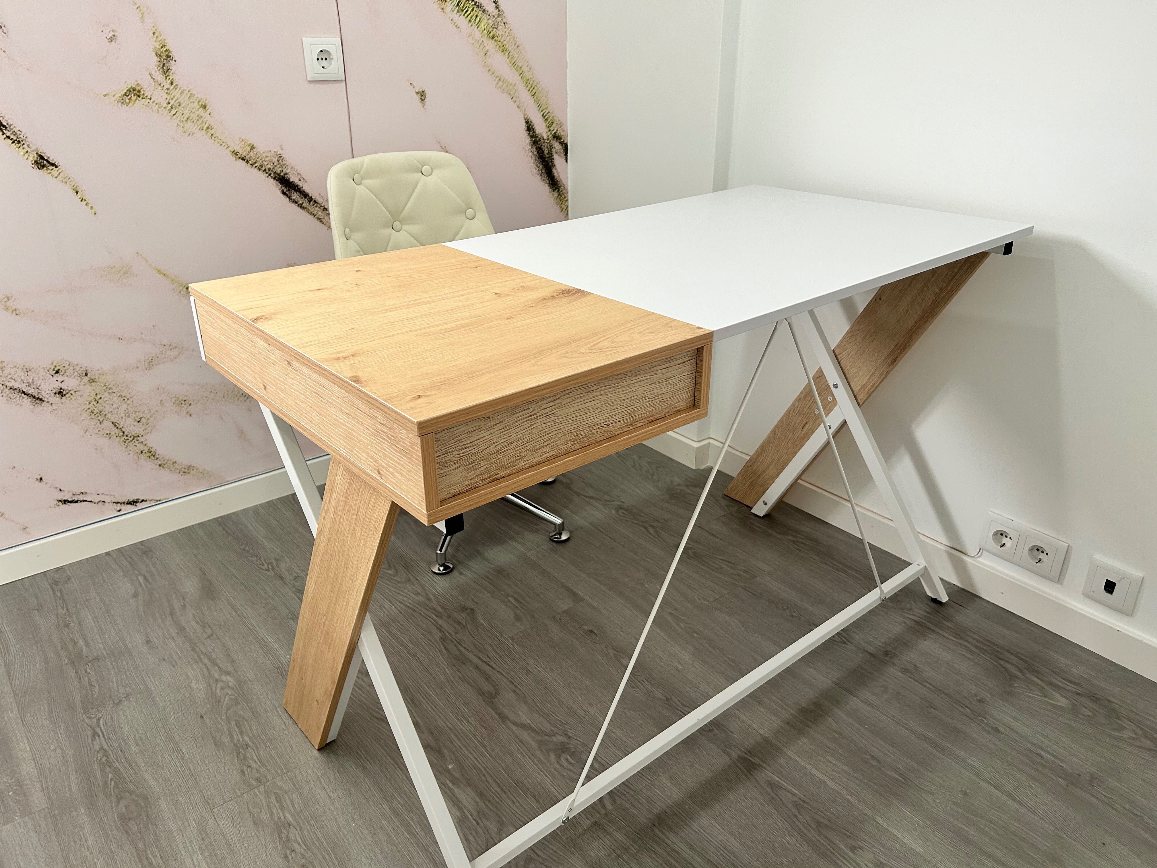Mesa de escritório nova