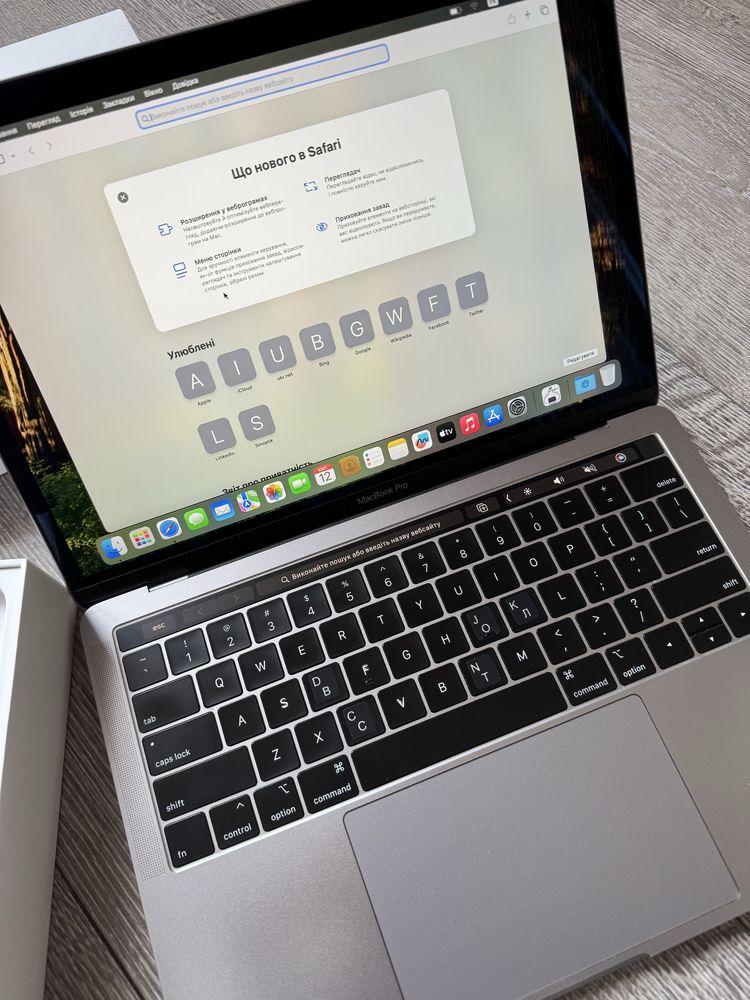 macbook pro 13 (2019) touch bar ідеальний стан коробка