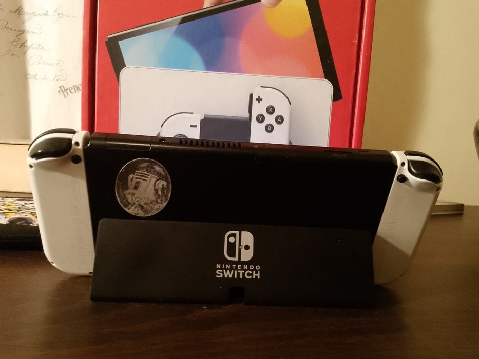 Nintendo Switch OLED + Hori Split Pad PRO