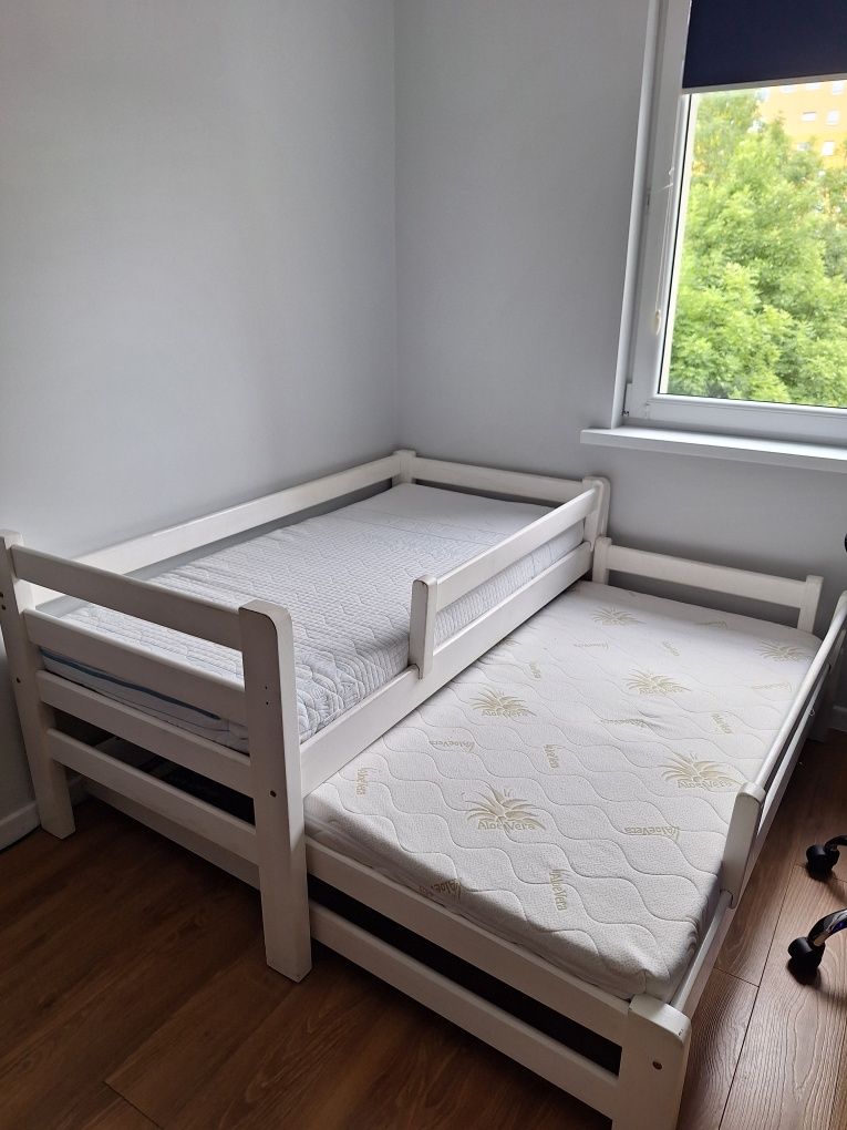 Podwójne łóżko z materacami!