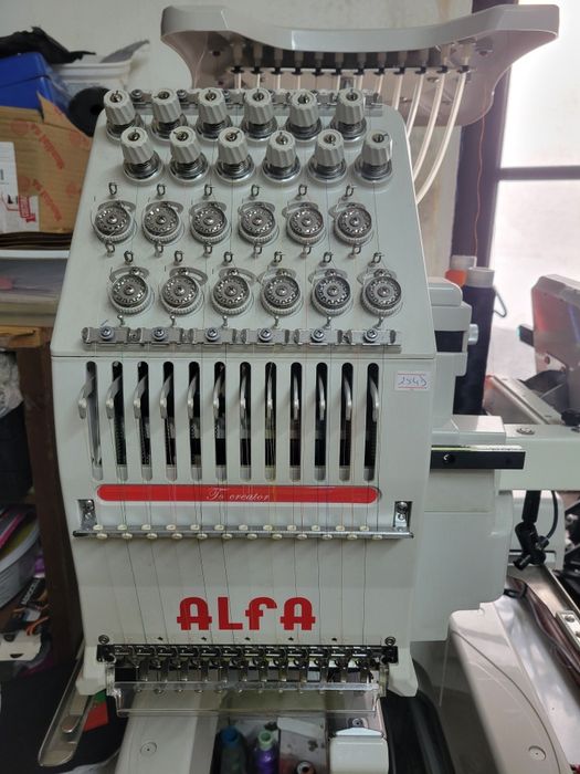 Máquina bordar industrial 12  agulhas . Mais fotos ou vídeo pedir, sff