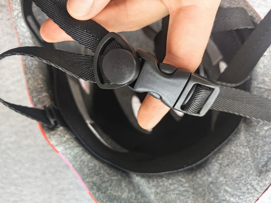 Zestaw rolki 26-28 ochraniacze 2xs oxelo i kask Kross XS różowe