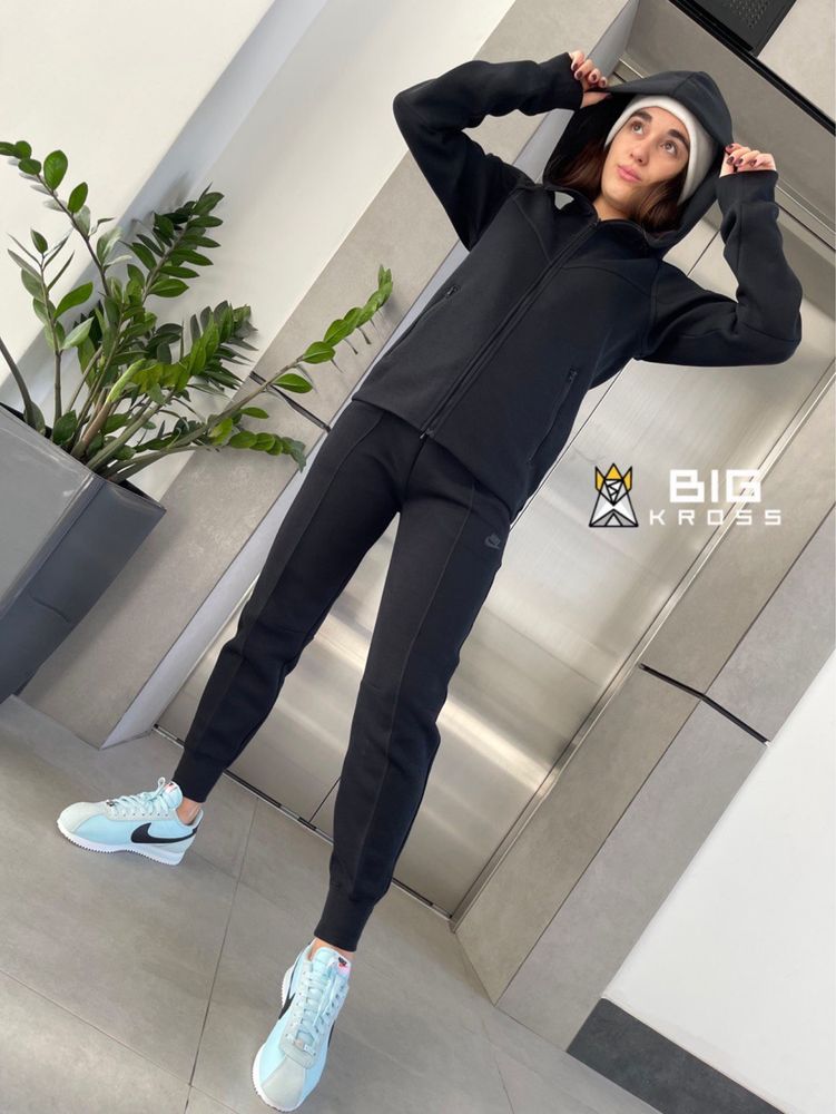 Жіноча толстовка nike nsw tch flc wr fz hdy (FB8338-010)