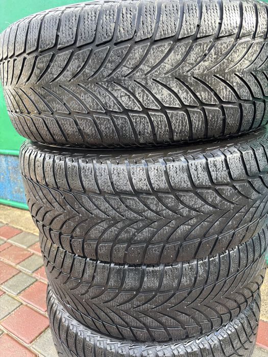 Goodyear UltraGrip Ice  235.55r18