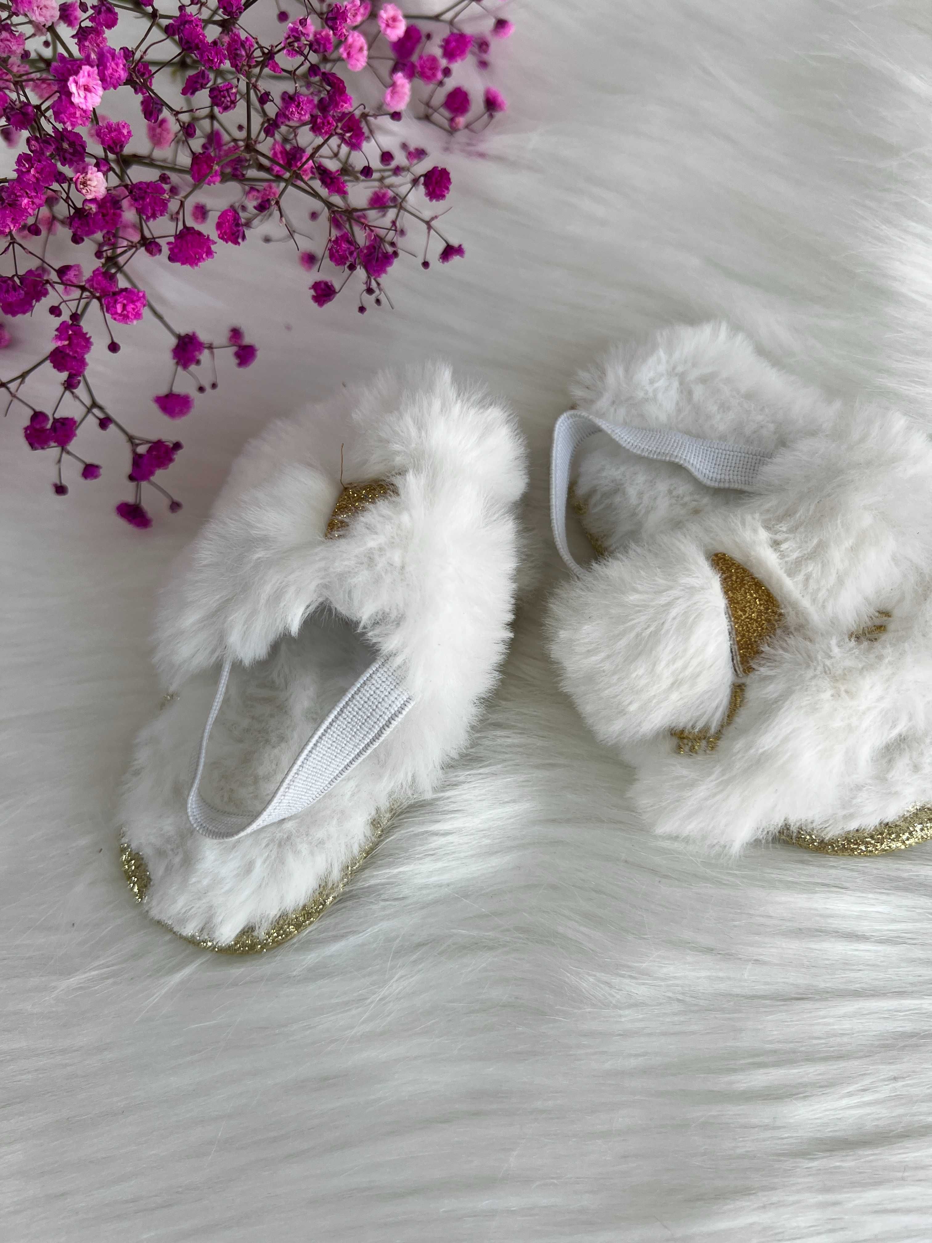 Klapki z puszkiem na gumce niemowlęce 0-3 m dł wkładki 8 cm jednorożec