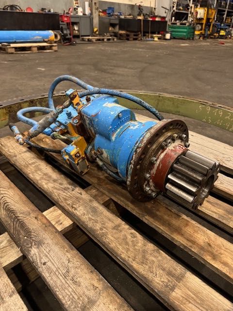 Liebherr dzwig 1030 wieniec obrotu z reduktorem