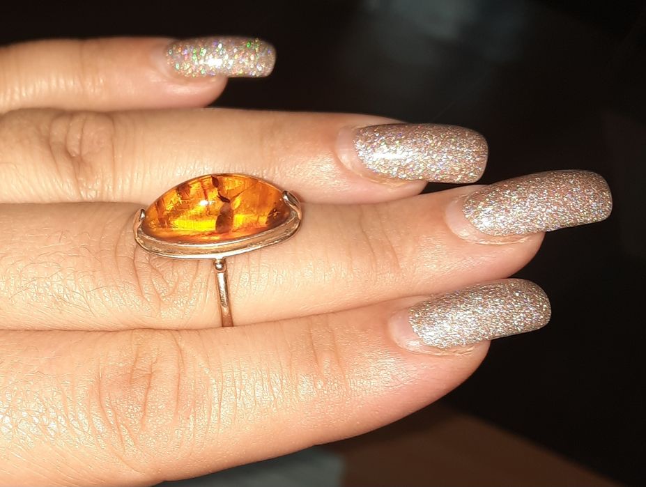 Продам кольцо с янтарем

Вес: 3 г

Размер: примерно 18