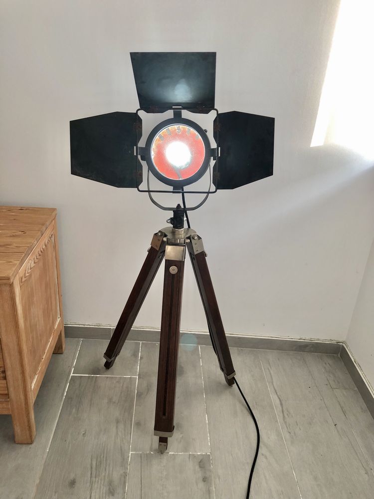 Candeeiro de pé projetor
