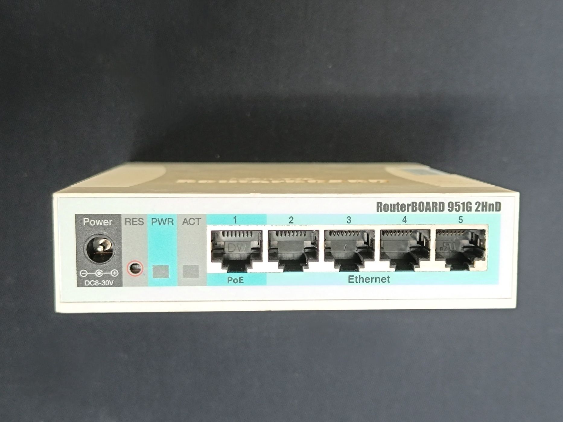 Router Mikrotik RB951G-2HnD