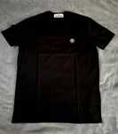 T-shirt Stone Island z logo – 299 zł / szt.
2 sztuki za 499 zł