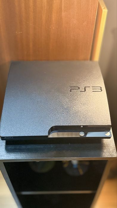 Consola ps3 como nova com 4 comandos inclusos