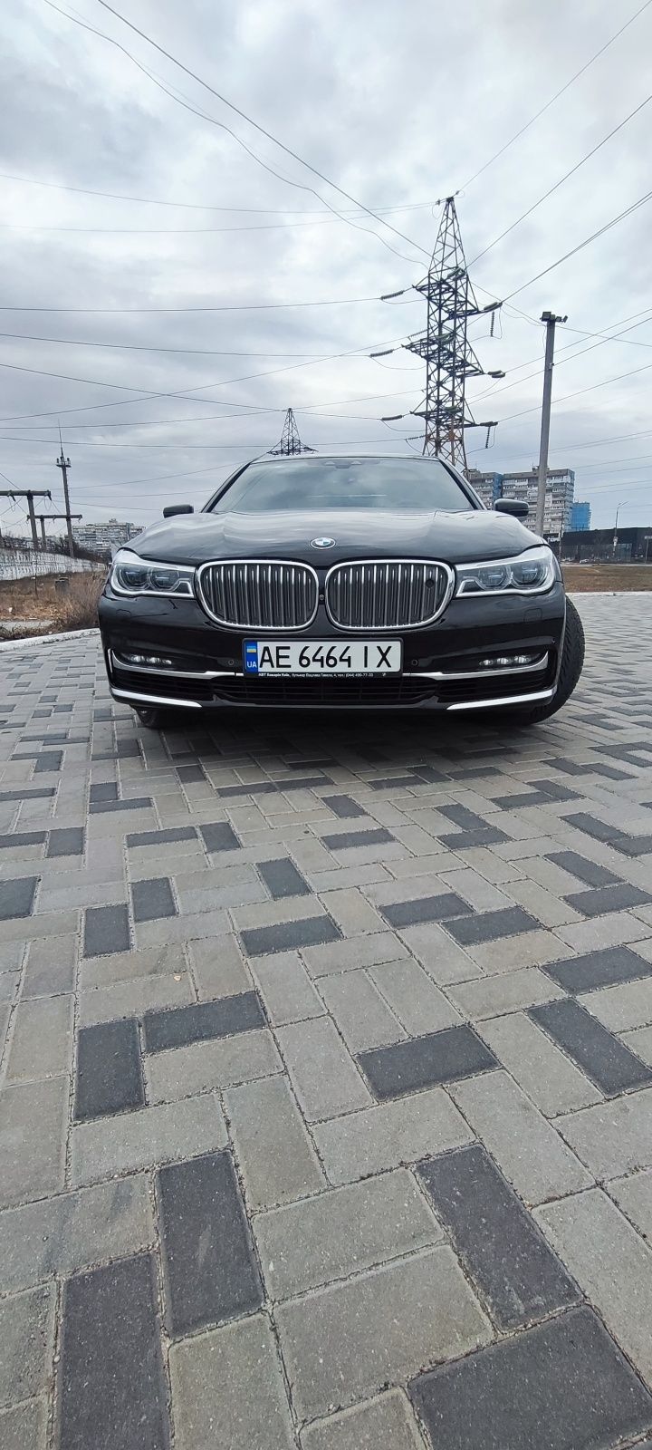 BMW 750Ld  Individual 400 л.с.