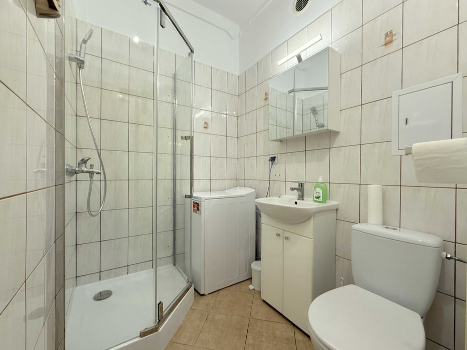 Kompaktowe mieszkanie po remoncie przy Metrze.