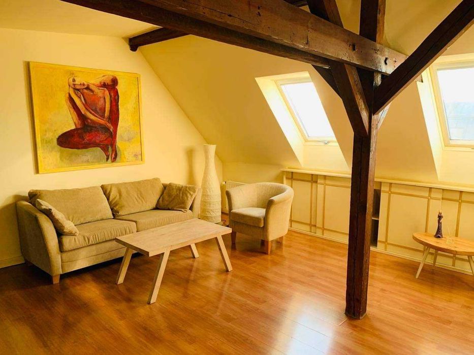 Klimatyczne mieszkanie w kamienicy na poddaszu (2 sypialnie)