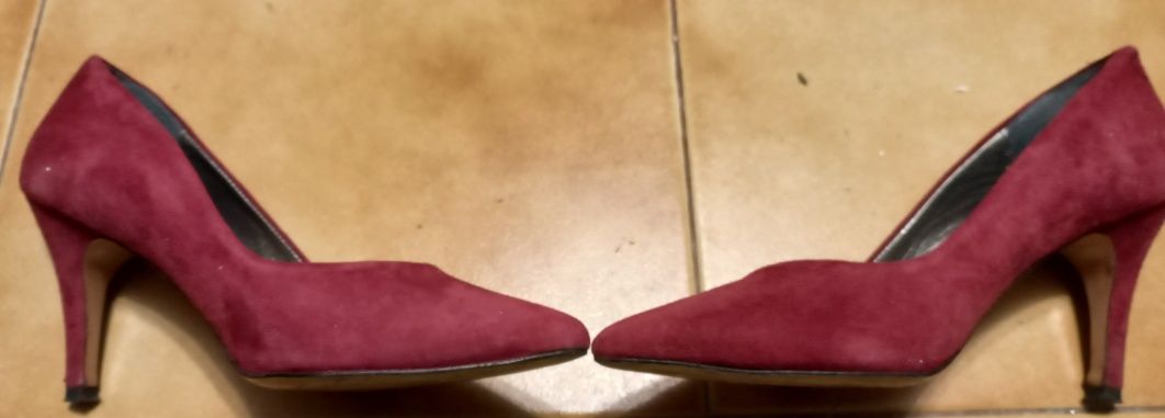 Sapatos de senhora praticamente novos