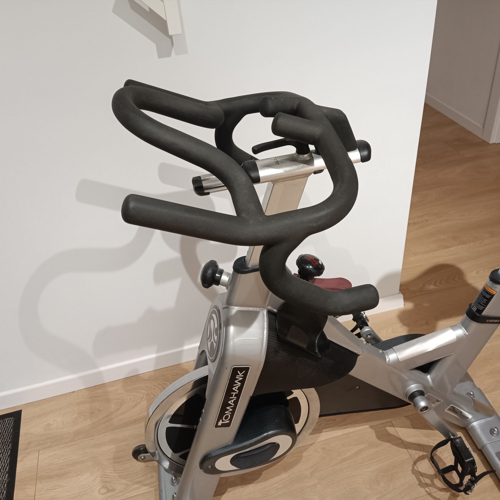 Rower stacjonarny spinningowy Tomahawk S-Series - napęd paskowy