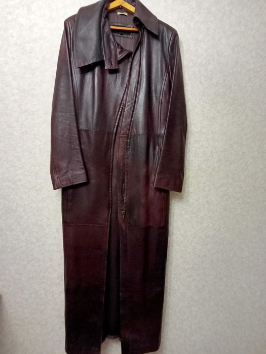 Кожаное, женское пальто.