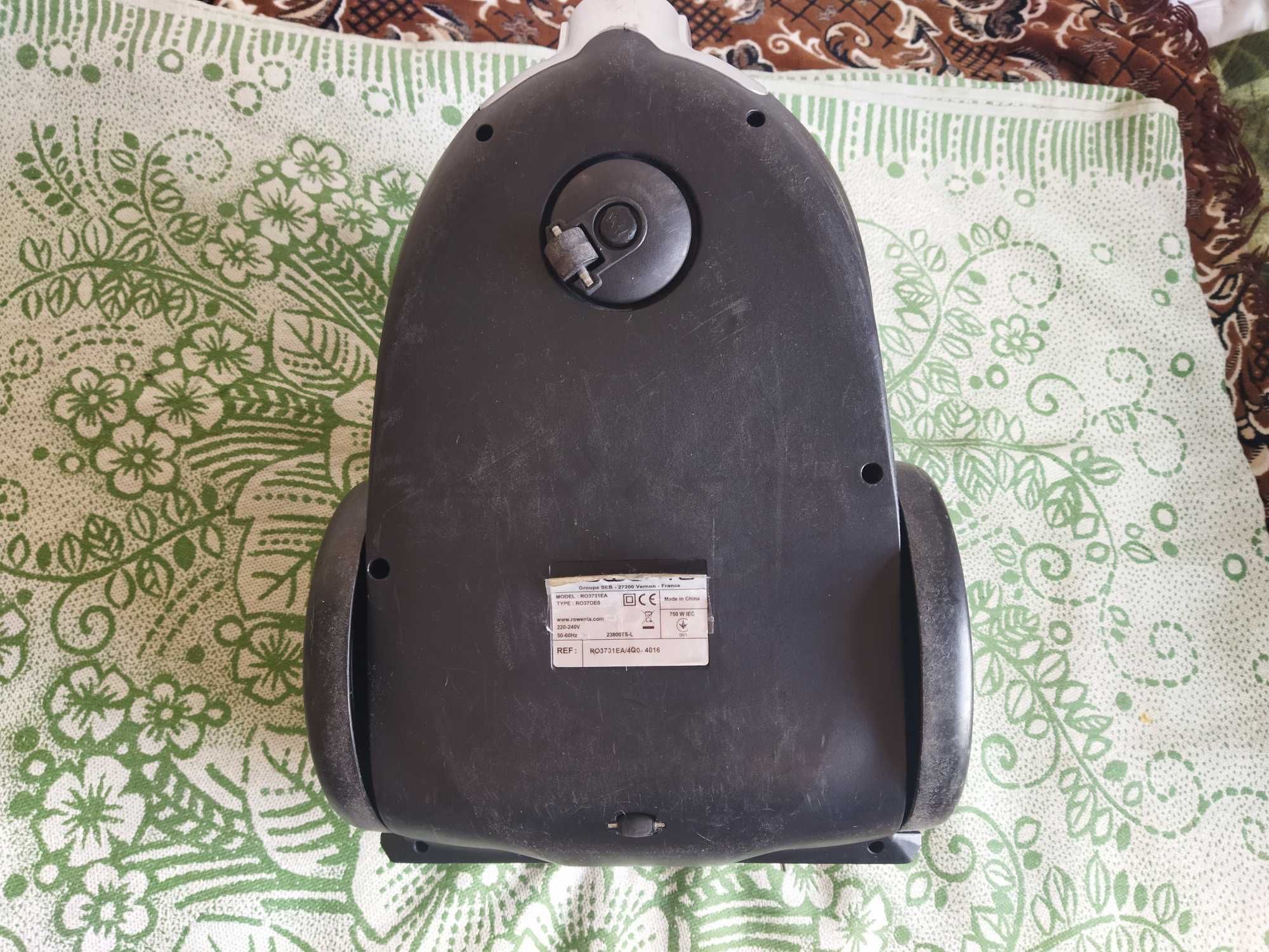 Пылесос с контейнером для уборки Rowenta RO3731EA 750W.