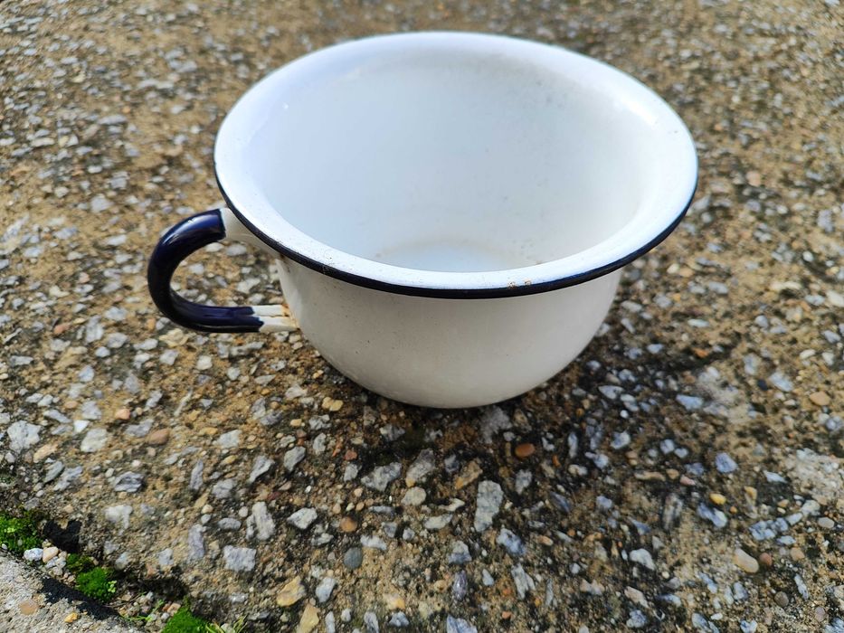 Pote em metal esmaltado