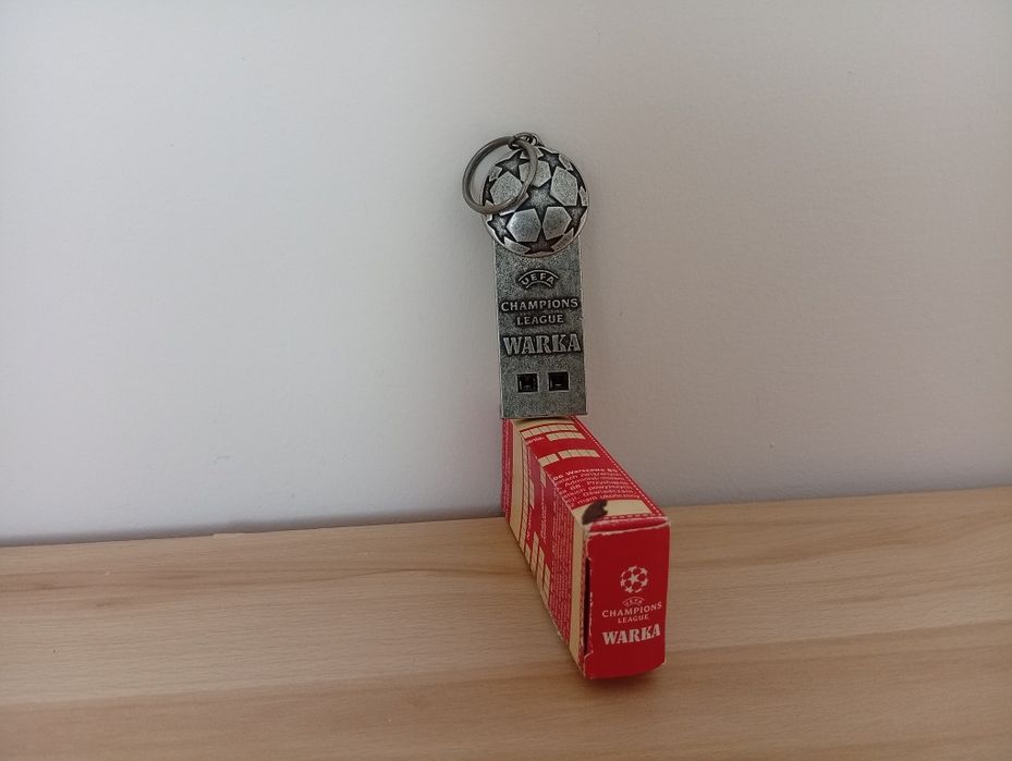 Brelok otwieracz do piwa Warka Champions League z gwizdkiem