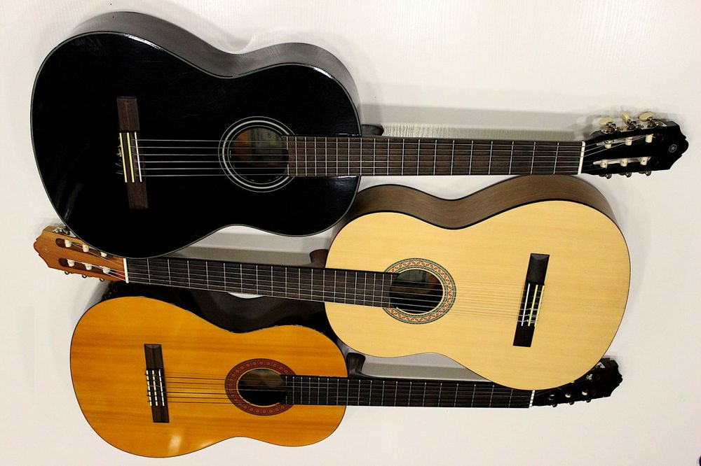 Гитара классическая YAMAHA С40 Каподастр Чехол Тюнер